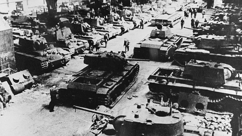 В 1940 году было принято решение о производстве танков КВ на Челябинском тракторном заводе  
