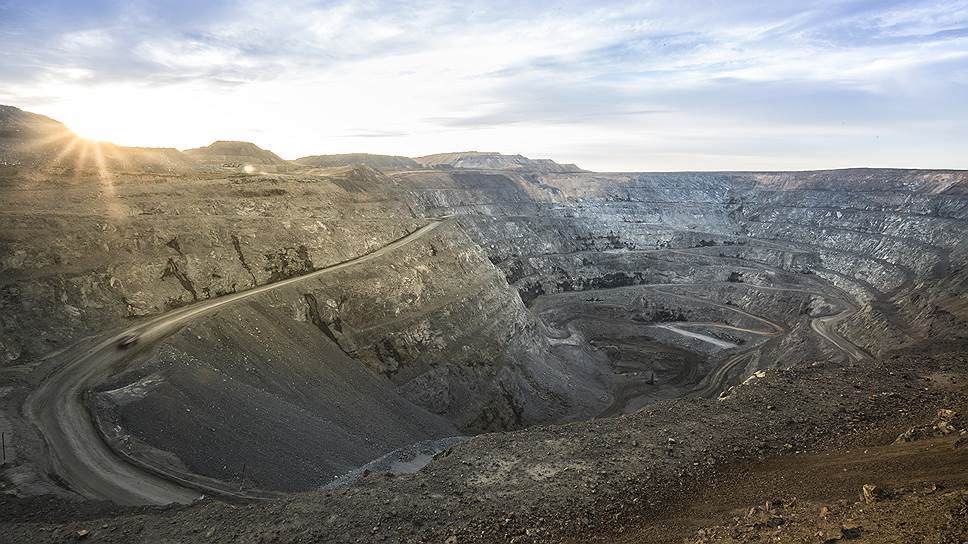 50 лет Октября — одно из крупнейших медно-колчеданных месторождений в Казахстане. Его запасы насчитывают около 823 тыс. тонн меди и более 250 тонн серебра 