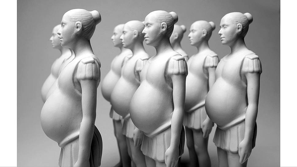 Жанна Бобракова, Pregnant Warrior, 2015. Фарфор, 20х6 см, тираж 30 экземпляров, 42 000 руб.