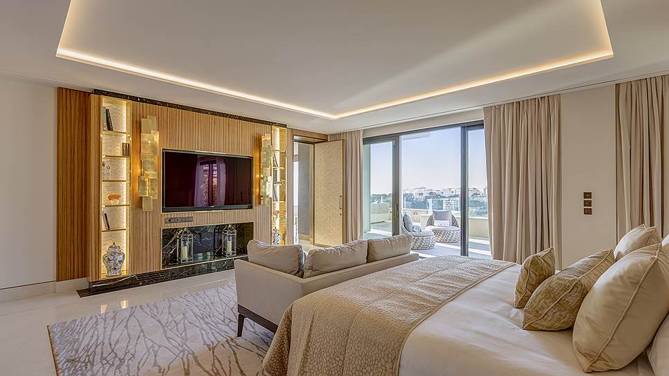 В монакском отеле Hotel de Paris появился новый сьют, посвященный княгине Грейс. Площадь двухэтажного номера — 910 кв. м, из которых 440 — это терраса с видом на Средиземное море