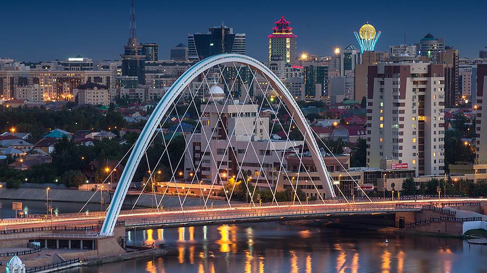 Ночная Астана, Казахстан 
