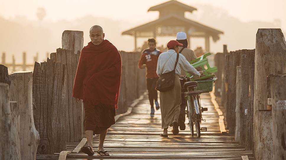 Каждый бирманец должен стать монахом хотя бы на время 
