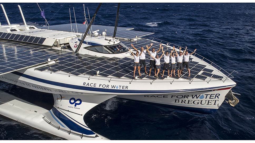 Сверхсовременный тримаран Race for Water использует только природную энергию -- солнце, ветер и химию моря