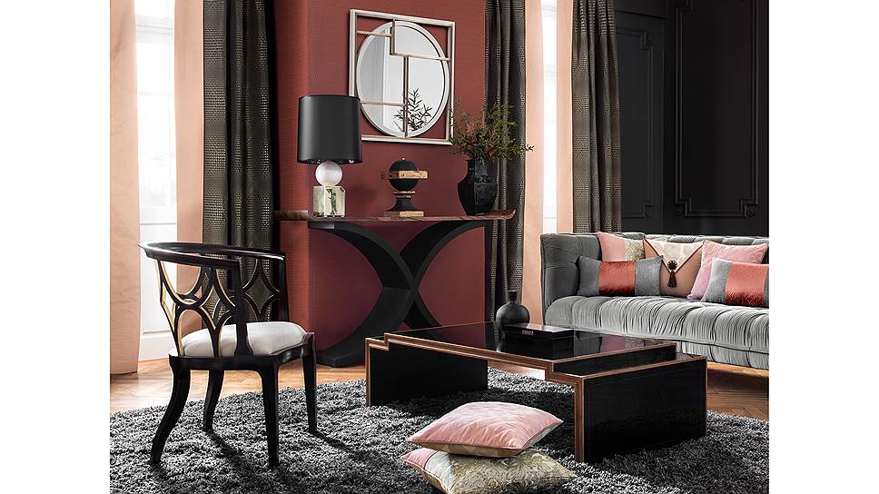 Портьеры, обивка стены и дивана, декоративные подушки, Togas Couture Interiors 
