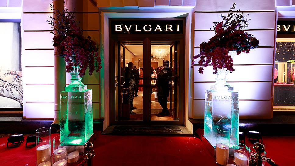 Бутик марки Bulgari стал первым собственным магазином итальянского люксового бренда в Петербурге и третьим по счету в России (два магазина были ранее открыты в Москве) 
