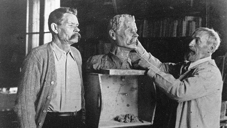 Скульптор Сергей Коненков изваял классика советской литературы, когда тот еще жил в Сорренто