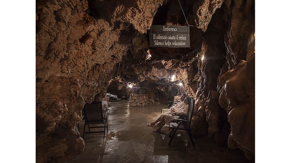 Термальный грот — это тысячелетняя пещера длиной 200 м под курортным комплексом