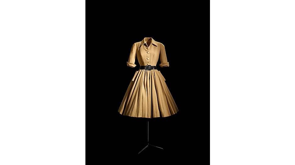 Платье из коллекции haute couture сезона &quot;осень--зима 1947&quot; 