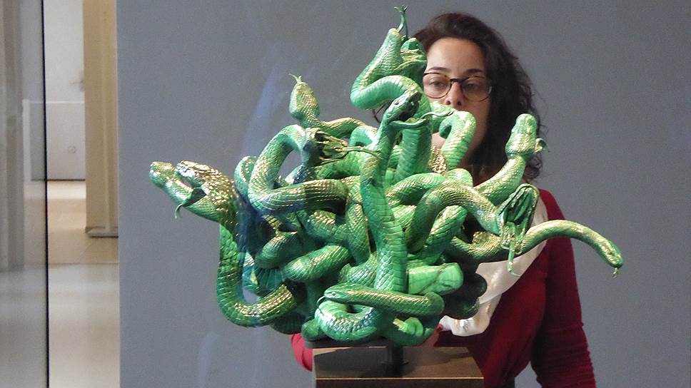 Медуза Горгона. Скульптура Дэмиена Херста из инсталляции &quot;Сокровища &quot;Невероятного&quot;&quot;  
