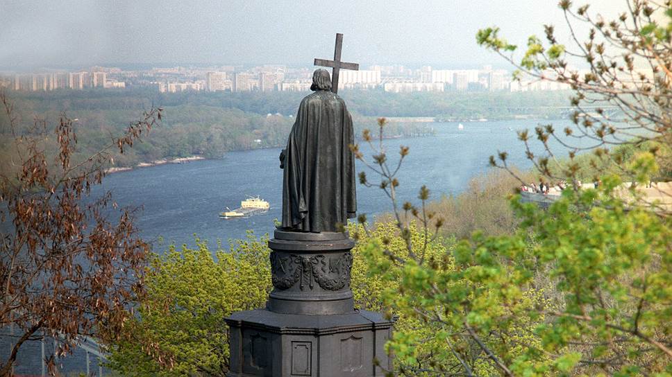 Святой Владимир крестил Русь под Константинопольским омофором