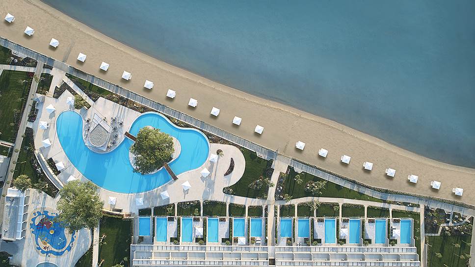 Вид на бассейн отеля Ikos Dassia