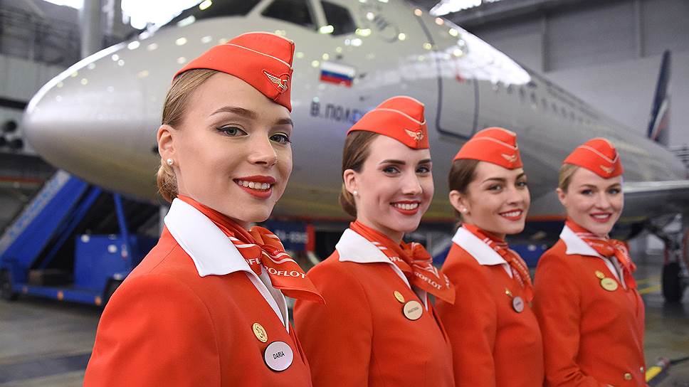 Стюардессы «Аэрофлота» в аэропорту «Шереметьево»