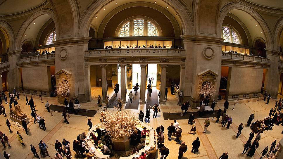 Лобби музея Metropolitan Art в Нью-Йорке