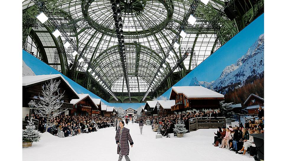 Показ коллекции Chanel осень — зима 2019/20 в Гран-Пале