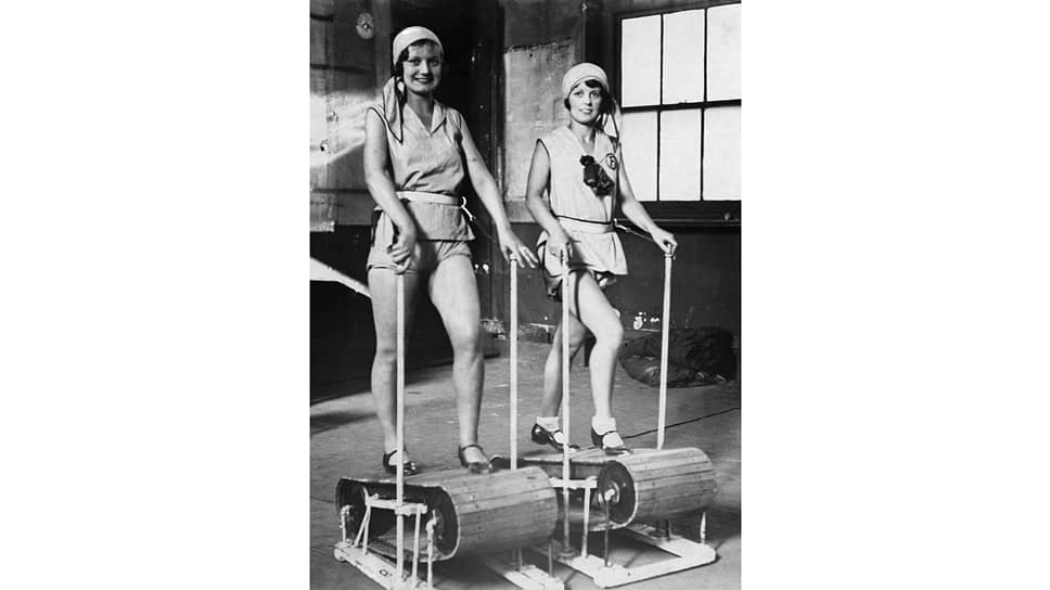 Девушки из приюта Foster Girls на беговых дорожках, Германия, 30-е годы XX века
