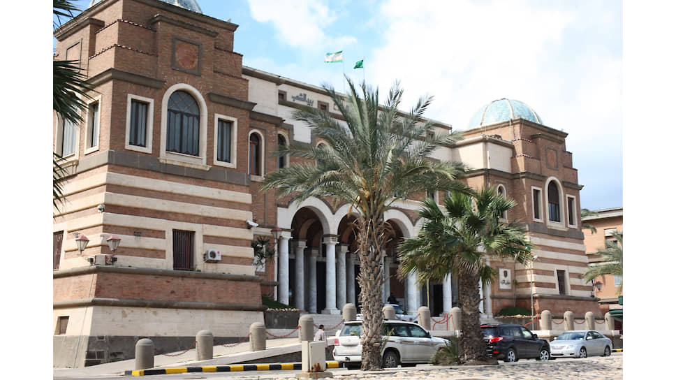 Центральный банк Ливии (на фото — его штаб-квартира) считался одним из «кошельков»
Муаммара Каддафи. После свержения диктатора кошелек заметно похудел