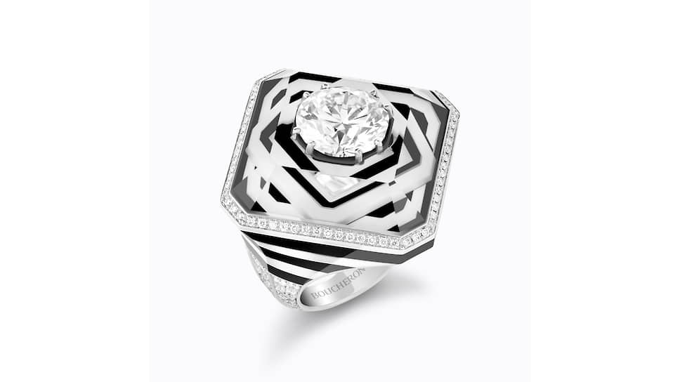 Boucheron, кольцо 26V, белое золото, титан, оникс, кахолонг, горный хрусталь, бриллианты