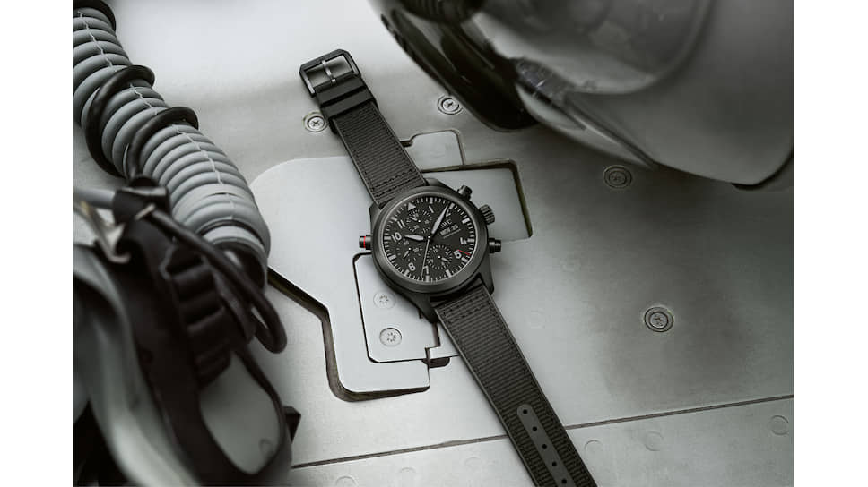 Все детали корпуса часов Pilot’s Watch Double Chronograph Top Gun Ceratanium, включая
кнопки хронографа, а также пряжка ремешка изготовлены из материала Ceratanium