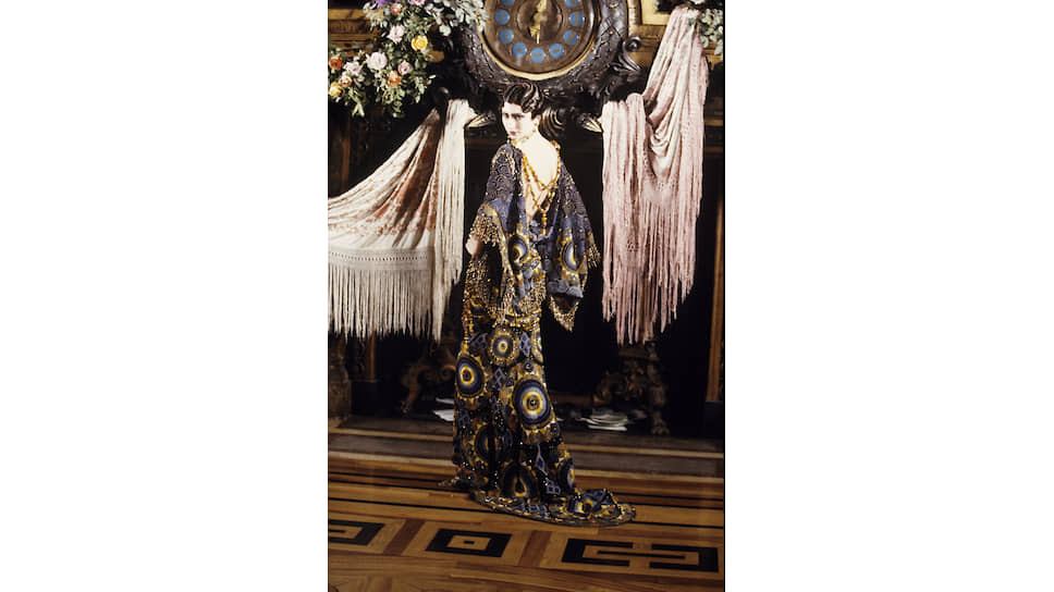 Модели на показе Christian Dior Haute Couture, 1998 год. Дизайнером дома в то время был Джон Гальяно