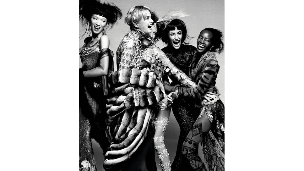Обложка фотоальбома «Dior, Moments of Joy», посвященного самым ярким и радостным моментам истории дома Dior