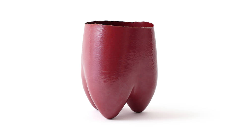 Ваза Three Legs Vase, дизайн Коити Ио. Финалист Loewe Craft Prize 2019