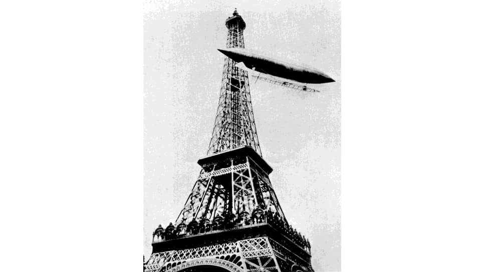 Подвиг авиатора, облетевшего Эйфелеву башню, запечатлели для истории