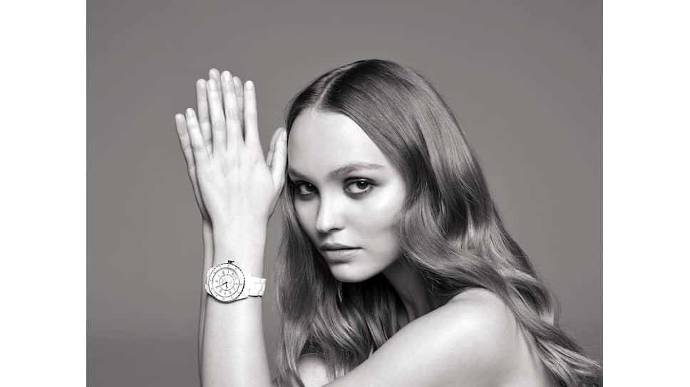 Лили-Роуз Депп в рекламной компании  часов Chanel J12