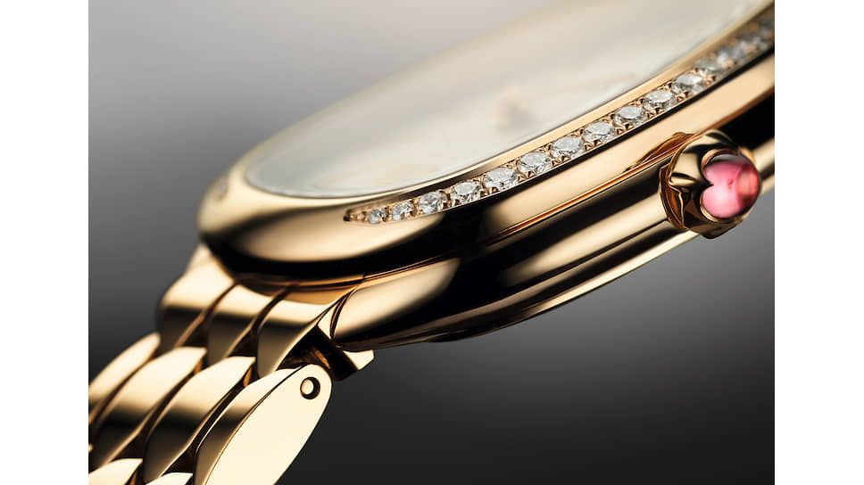 Самым сложным при проектировании новой линии часов Serpenti Seduttori было рассчитать сочетания золотых чешуек для браслета и найти форму примыкания браслета к корпусу часов