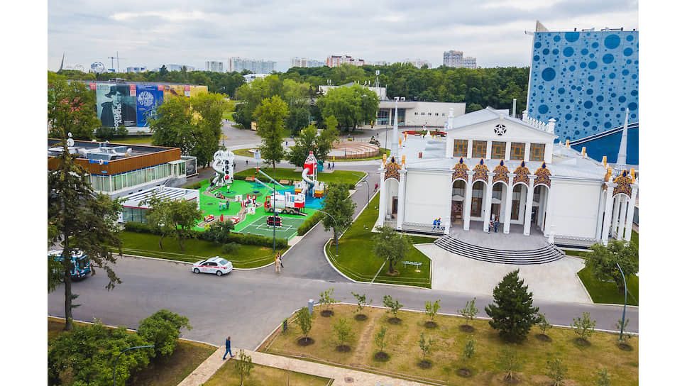 В сентябре на ВДНХ ЛУКОЙЛ открыл павильон «Нефть» — новый интерактивный учебно-методический центр, ставший крупнейшей мультимедийной экспозицией в России на научно-прикладную отраслевую тематику