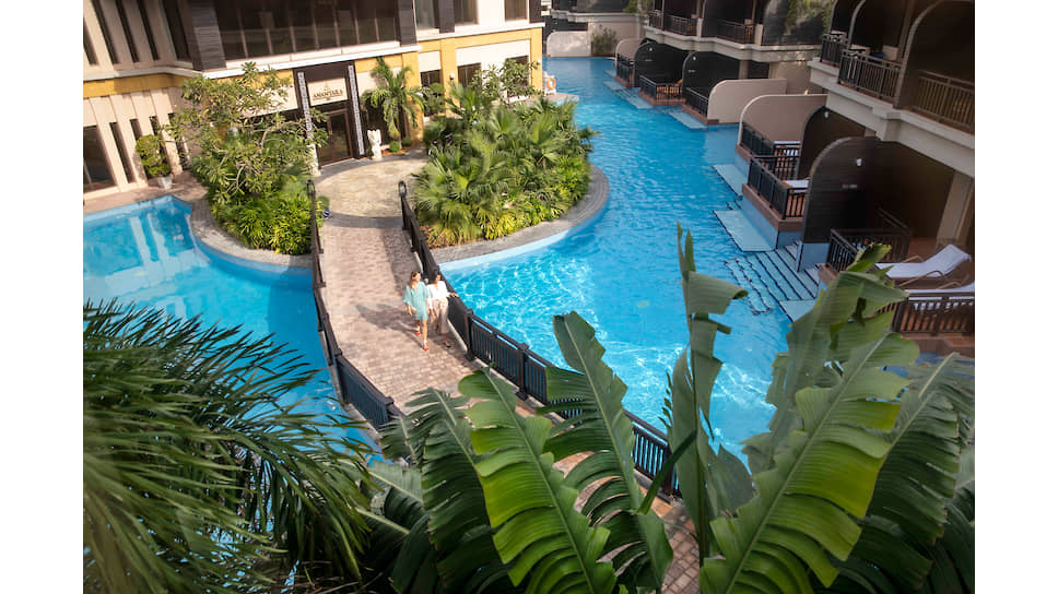 Вид на отель The Palm Dubai Resort