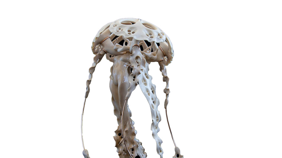Скульптура «Медуза», бивень мамонта, золото, венге