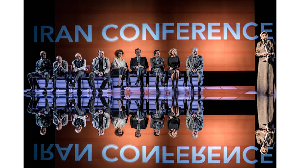 Сцена из спектакля «Иранская конференция»