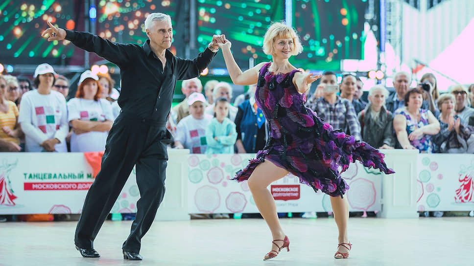 На танцевальный марафон проекта «Московское долголетие» пригласили людей старшего возраста со всей России
