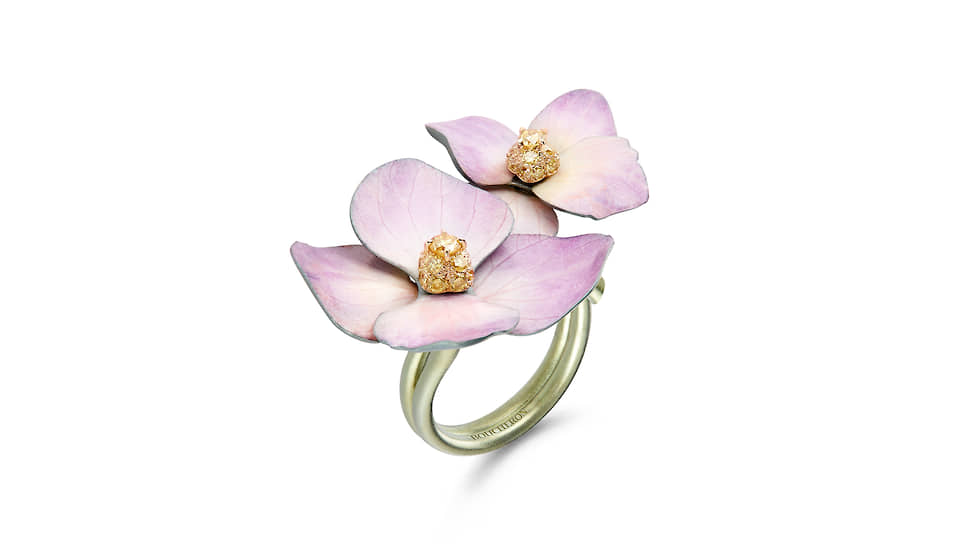 Кольцо Flower, Boucheron, титан, лепестки цветов, бриллианты