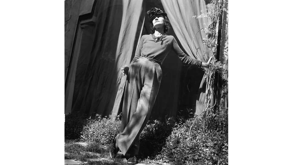 Габриэль Шанель на своей вилле La Pausa, курорт Рокбрюн-Кап-Мартен, Французская Ривьера, 1938 год