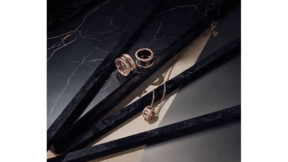 Кольца и подвеска из новой унисекс-линейки B.Zero 1 Rock, розовое золото 18 карат, черная керамика, бриллианты