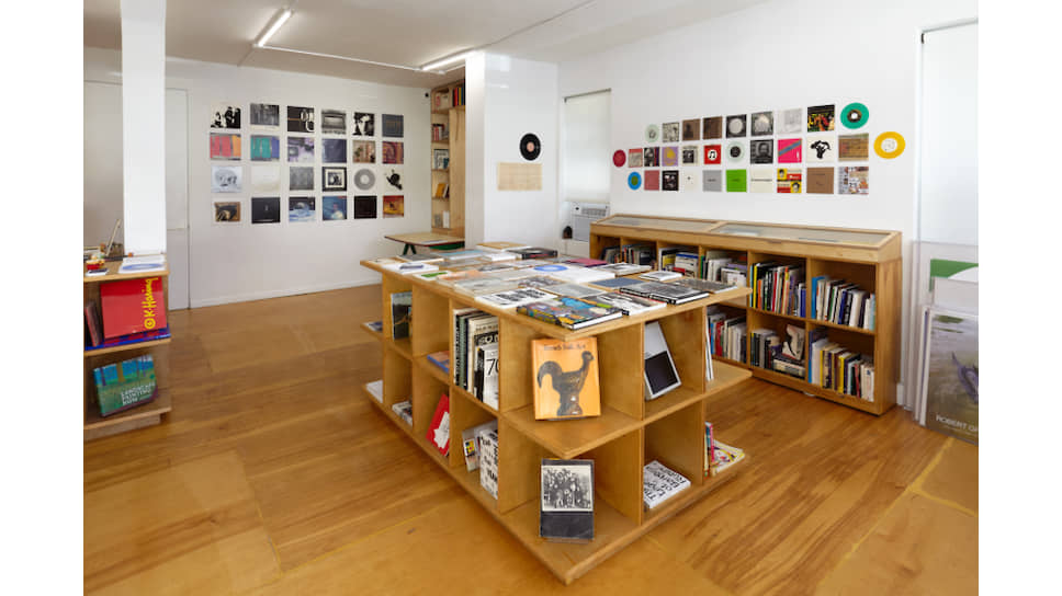 Книжный магазин галереи Karma