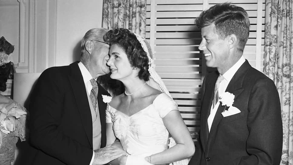 Джозеф Кеннеди поздравляет невесту сына