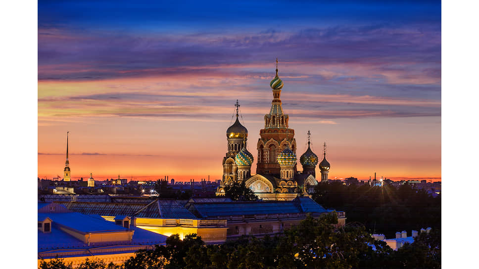 Вид на Гранд Отель Европа в Санкт-Петербурге