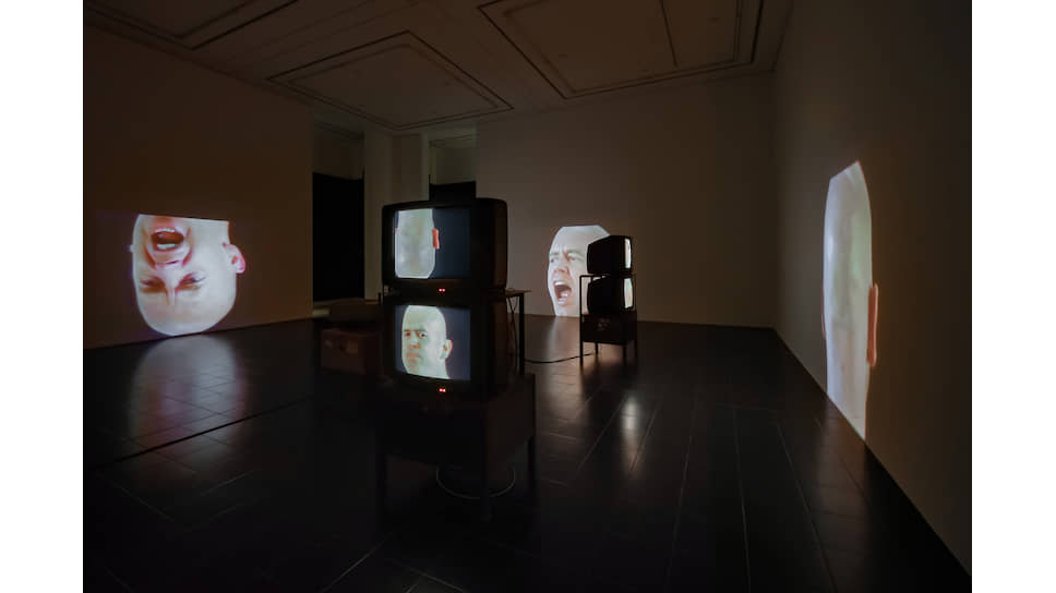 Экспозиция Брюса Наумана в Tate Modern, 2020 год