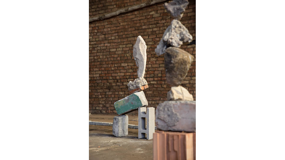 Скульптура Бриджет Полк «Балансируя скалы и булыжники»