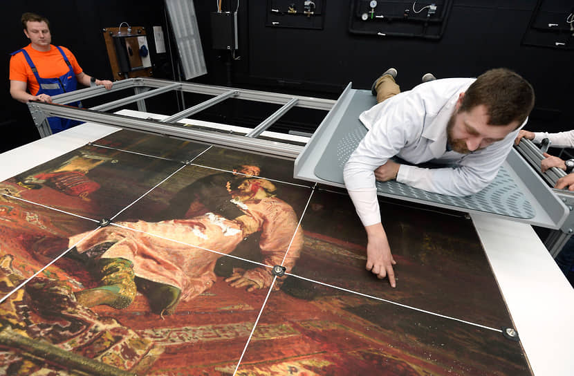 В реставрационной мастерской, где проводилась реставрация картины художника Ильи Репина «Иван Грозный и сын его Иван» 16 ноября 1581 года 
