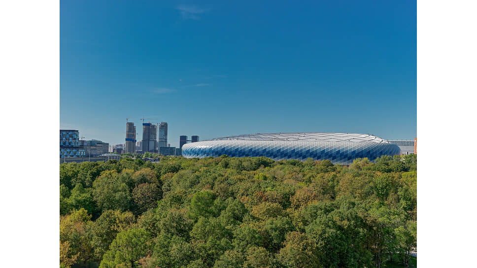 Вид на стадион «ВТБ Арена» из ЖК «ВТБ Арена Парк»