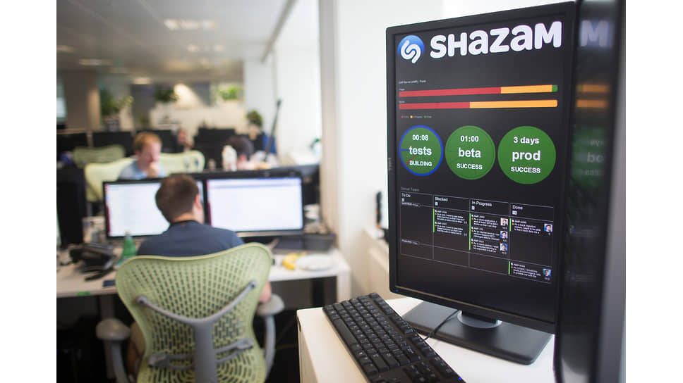 В 2013 году Карлос Слим стал крупнейшим инвестором мобильного сервиса по распознаванию мелодий и изображений Shazam, приобретенного в 2017 году компанией Apple
