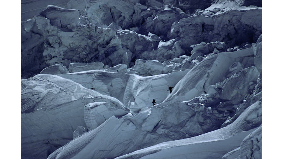 Райнхольд Месснер и Петер Хабелер на леднике во время покорения Эвереста