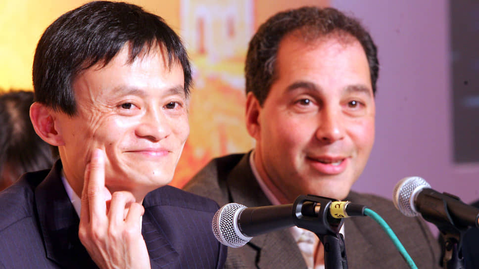 Джек Ма и операционный директор Yahoo Дэн Розенцвейг. В 2005 году Yahoo купила 40-процентный пакет Alibaba Group за $1 млрд