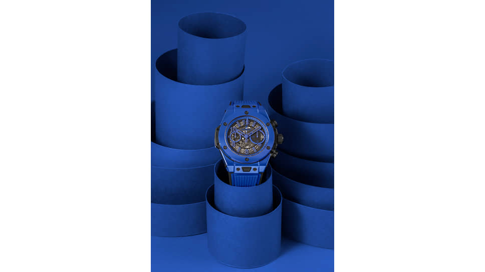 Big Bang Unico Blue Magic, корпус из ярко-синей сверхпрочной керамики 45 мм, мануфактурный автоматический механизм хронографа Unico с функцией Flyback и колонным колесом, запас хода 72 часа, водонепроницаемость 100 м, ремешок из каучука с подкладкой