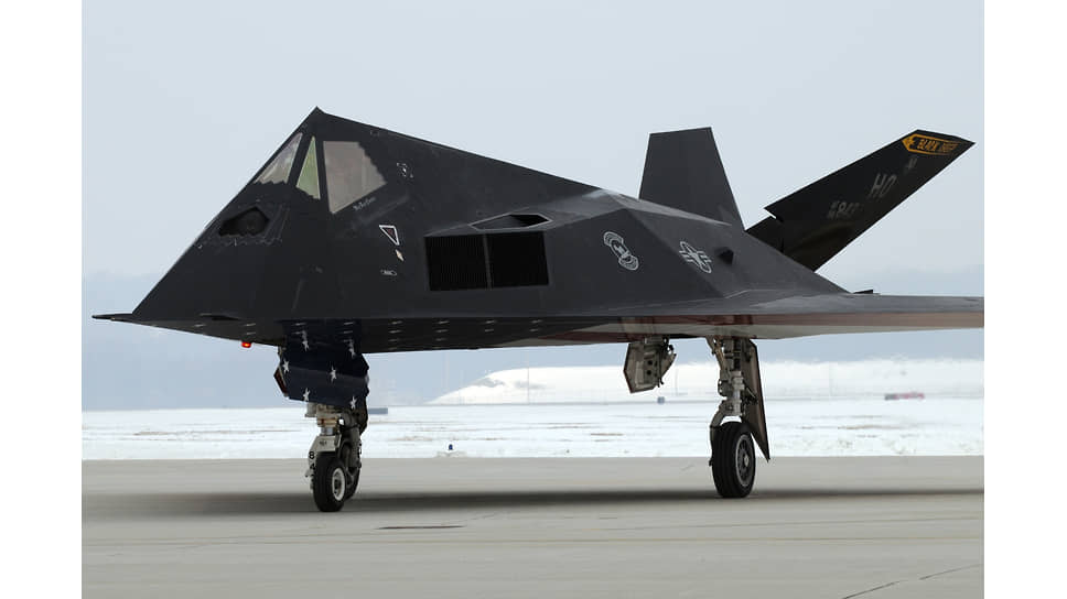 Lockheed F-117 Nighthawk («Ночной ястреб») — американский одноместный дозвуковой тактический малозаметный ударный самолет фирмы Lockheed Martin