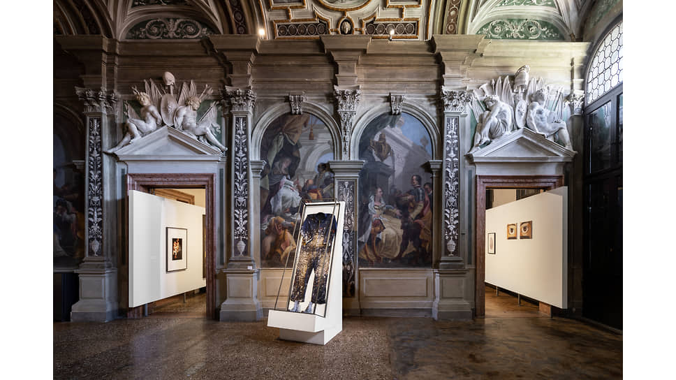 Экспозиция выставки Петера Фишли «Stop Painting» в Риме
