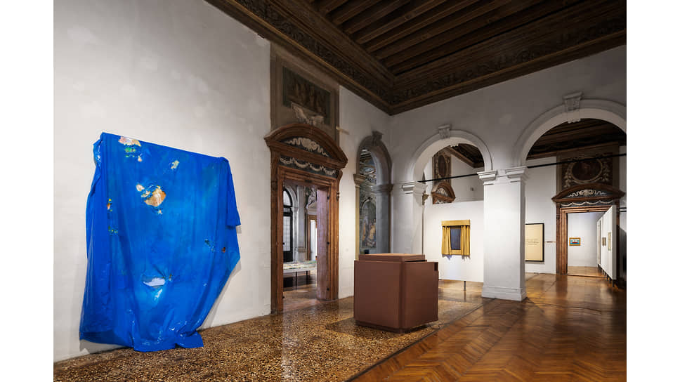Экспозиция выставки Петера Фишли «Stop Painting» в Риме
